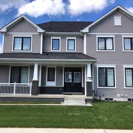 Large 5 Bedroom Newly Built Home Sleeps 12 Persons Thorold Экстерьер фото
