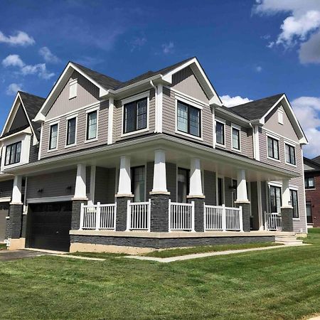 Large 5 Bedroom Newly Built Home Sleeps 12 Persons Thorold Экстерьер фото