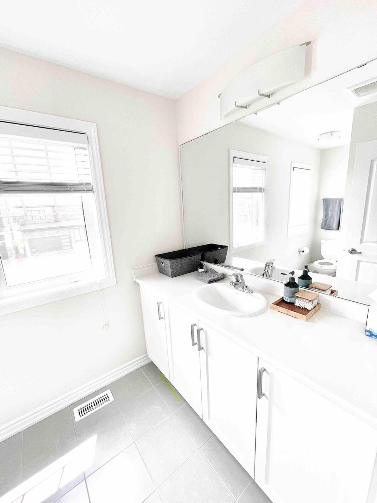 Large 5 Bedroom Newly Built Home Sleeps 12 Persons Thorold Экстерьер фото